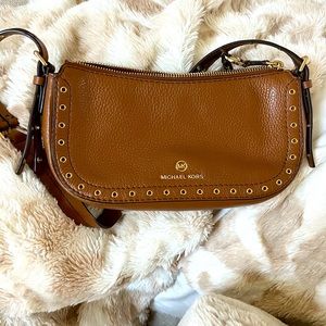 Michael Kors small shoulder bag. Brown leather with gold hardware
